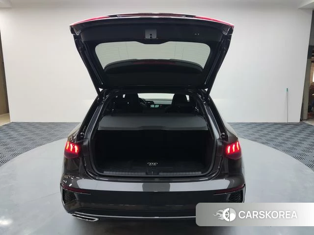 Audi A3 2023 Черный из Китая, фото 6