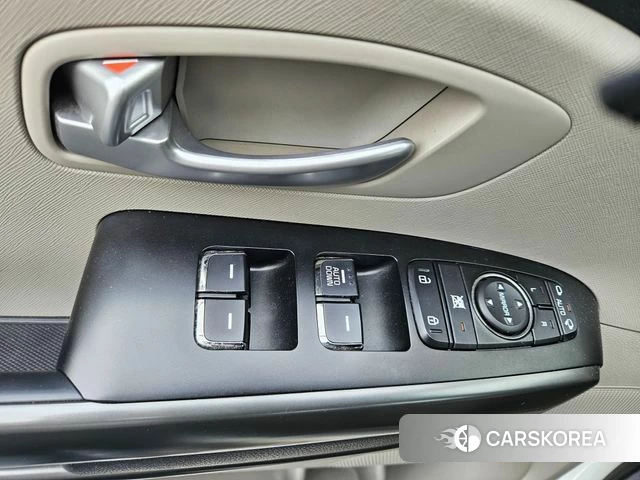 Kia The New Carnival 2018 Желтый из Кореи, фото 6