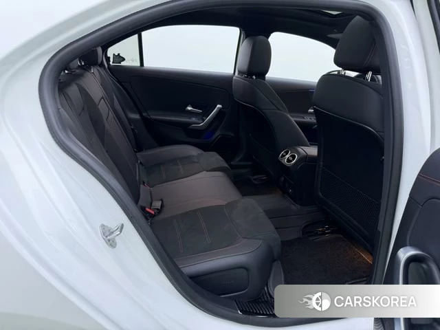 Mercedes-Benz Class A 2023 Белый из Китая, фото 6