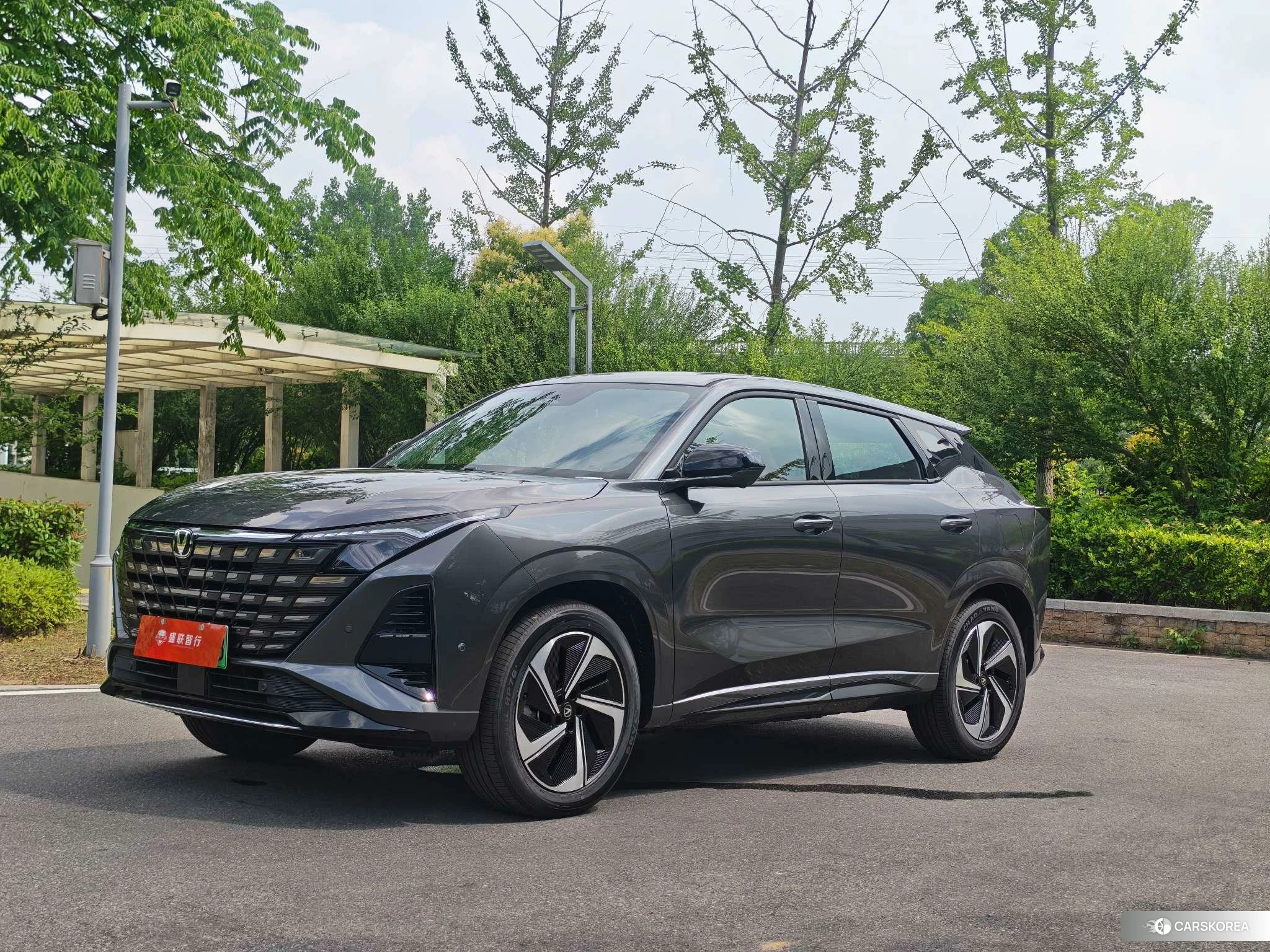 Chang'an UNI-Z PHEV 2026 Темно-серый из Китая, фото 6