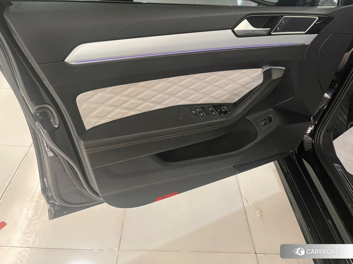 Volkswagen Magotan 2024 Черный из Китая, фото 6