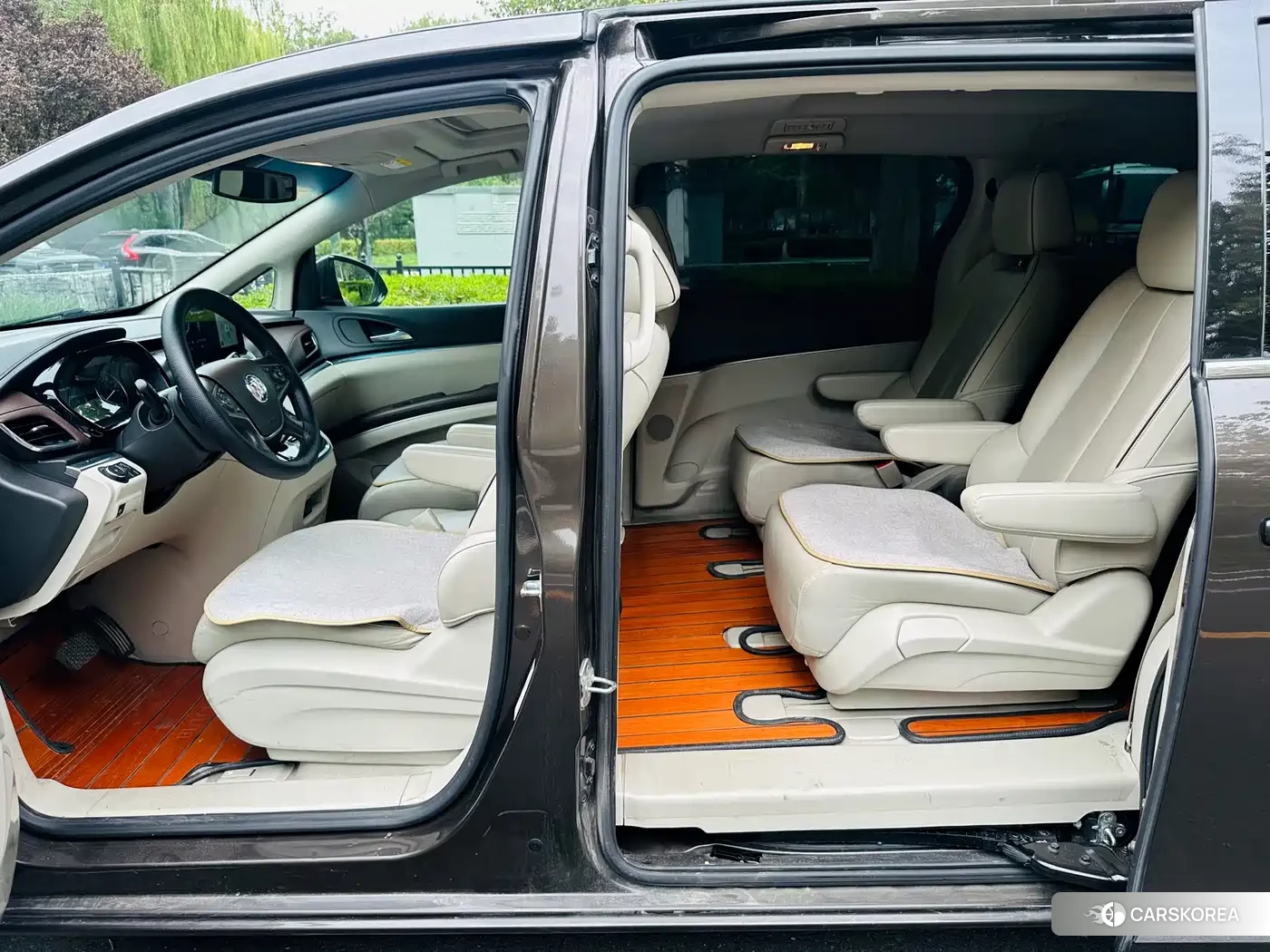 Buick GL8 2020 Champagne/brown из Китая, фото 6