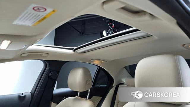 Mercedes-Benz C-Class W205 2019 Песочный из Кореи, фото 6