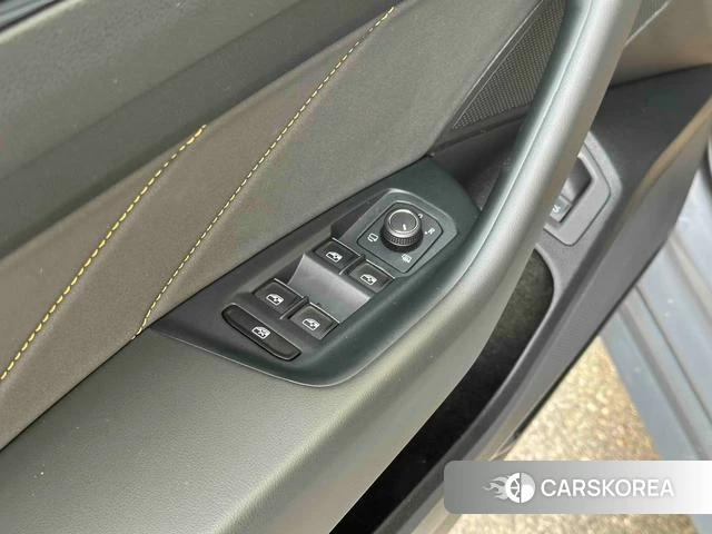Volkswagen CC 2022 Темно-серый из Китая, фото 6