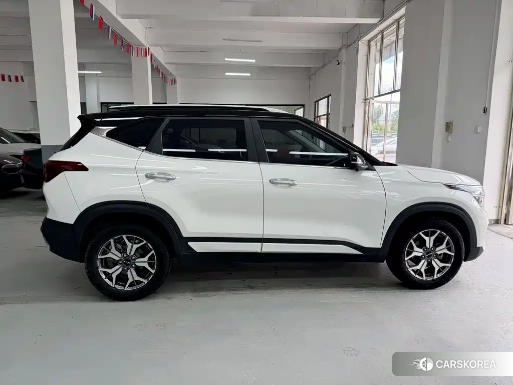 Kia KX3 2022 Белый из Китая, фото 6