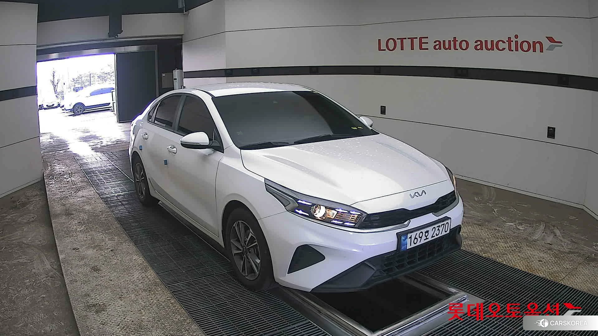 Kia K3 2022 Snow White Pearl из Кореи, фото 6