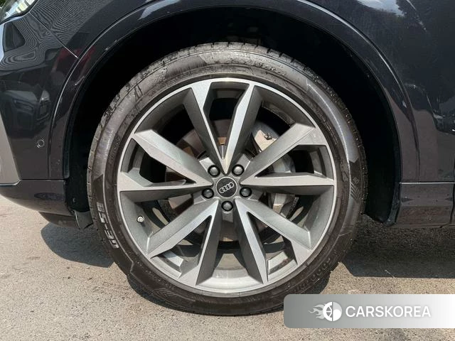 Audi Q7 2021 Черный из Китая, фото 6