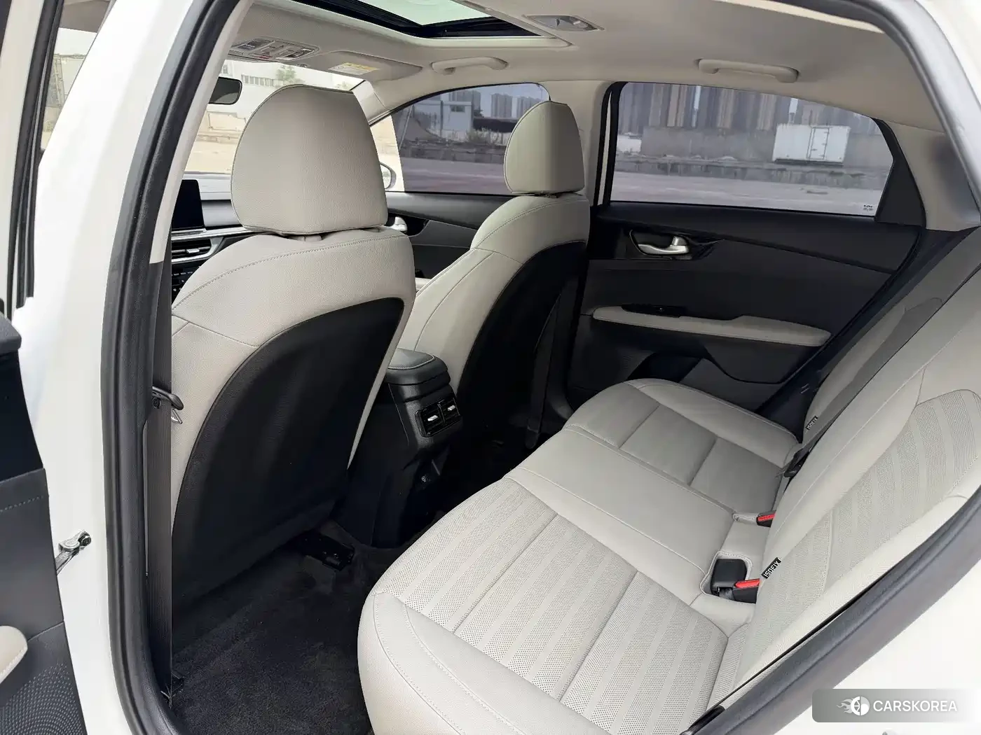 Kia K3 2023 Белый из Китая, фото 6