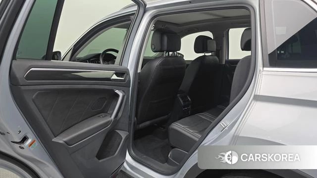 Volkswagen Tiguan second Generation 2023 Серебряный из Кореи, фото 6