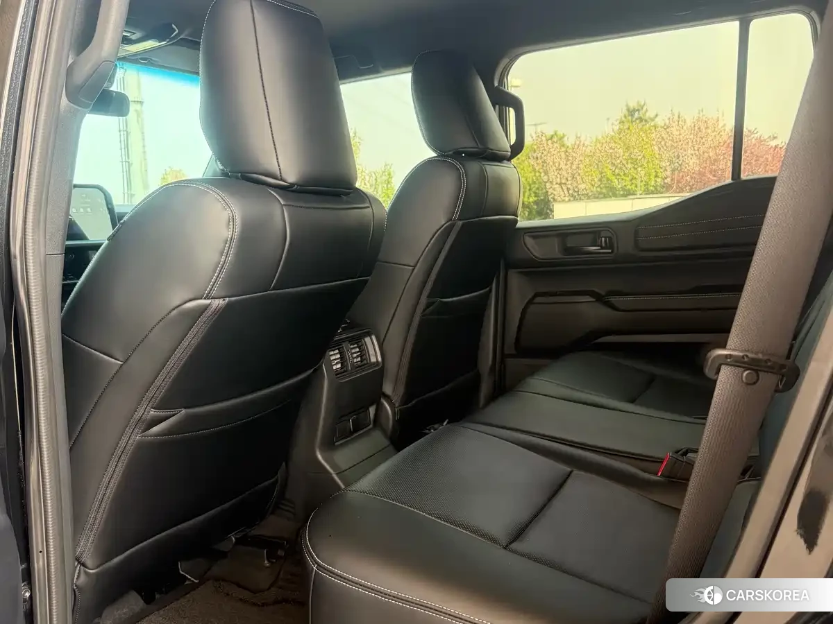 Toyota Land Cruiser 2025 Черный из Китая, фото 6