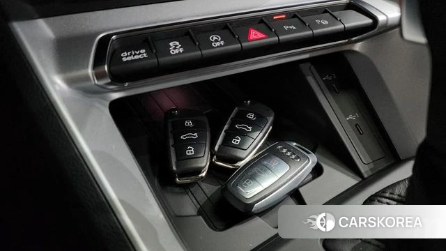 Audi Q3 (F3) 2022 Белый из Кореи, фото 6