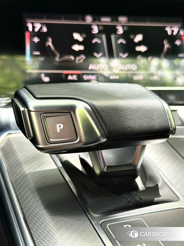 Audi A6 (import) 2022 Черный из Китая, фото 6
