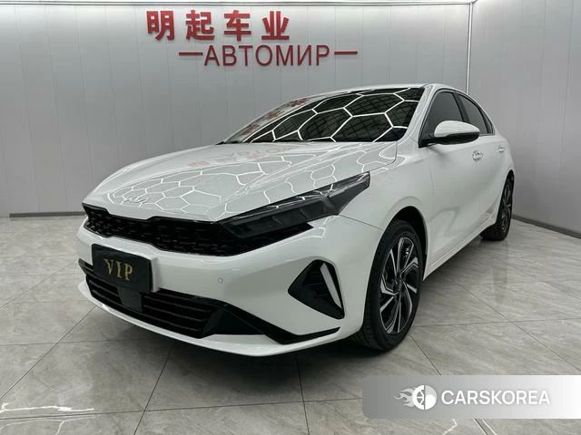 Kia K3 2023 Белый из Китая, фото 6