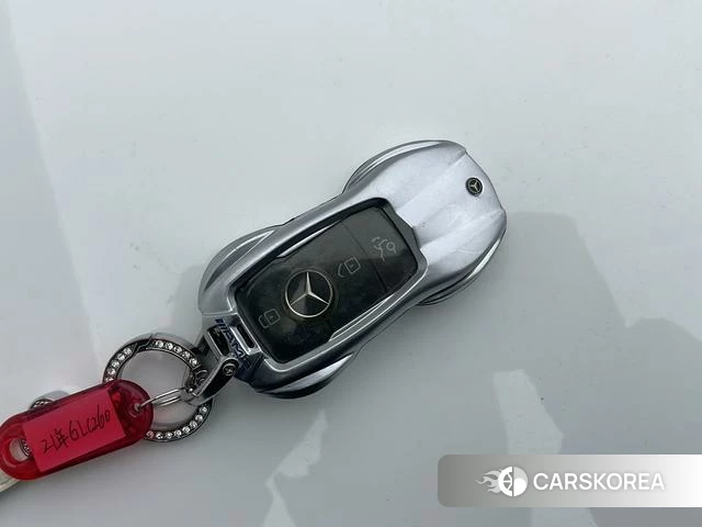 Mercedes-Benz GLC 2021 Белый из Китая, фото 6