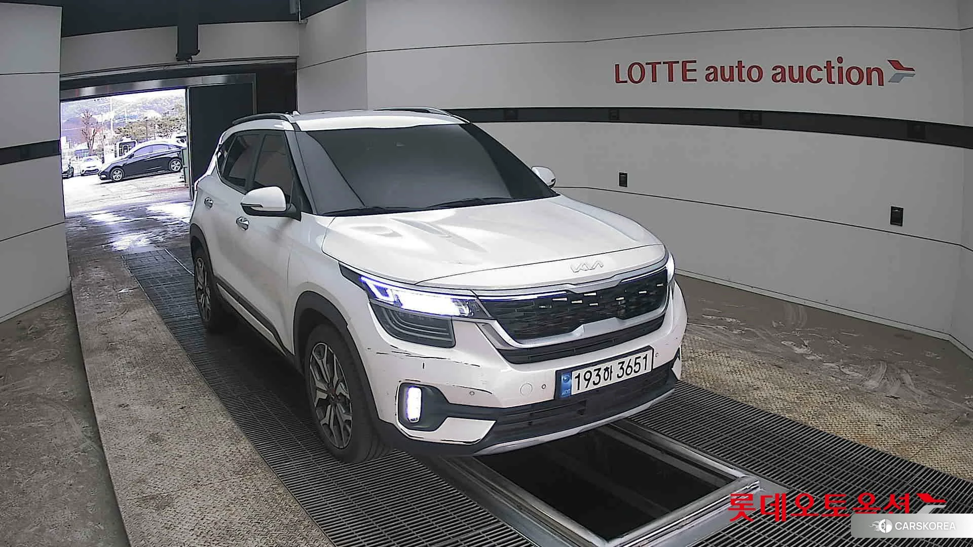 Kia Seltos 2023 Snow White Pearl из Кореи, фото 6