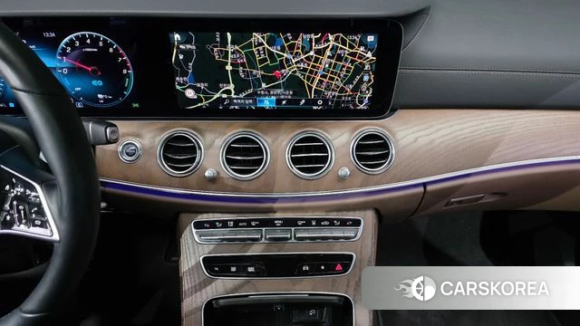 Mercedes-Benz E-Class W213 2022 Белый из Кореи, фото 6