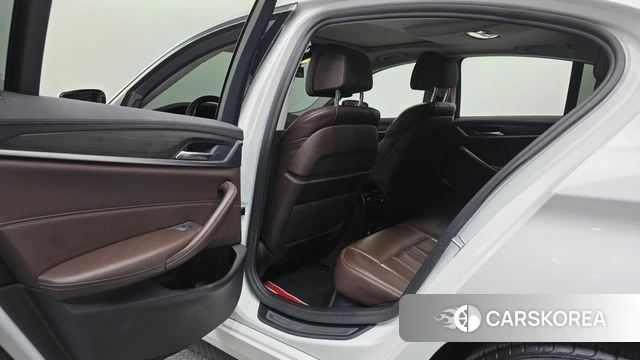 BMW 5 Series (G30) 2020 Белый из Кореи, фото 6