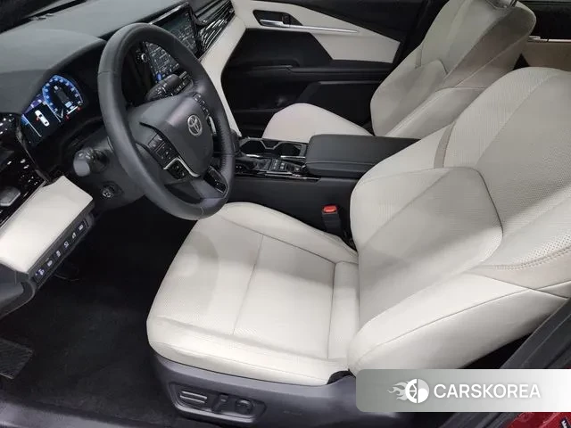 Toyota Camry (XV80) 2025 Красный из Кореи, фото 6