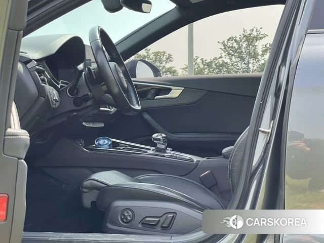 Audi A4L 2024 Темно-серый из Китая, фото 6
