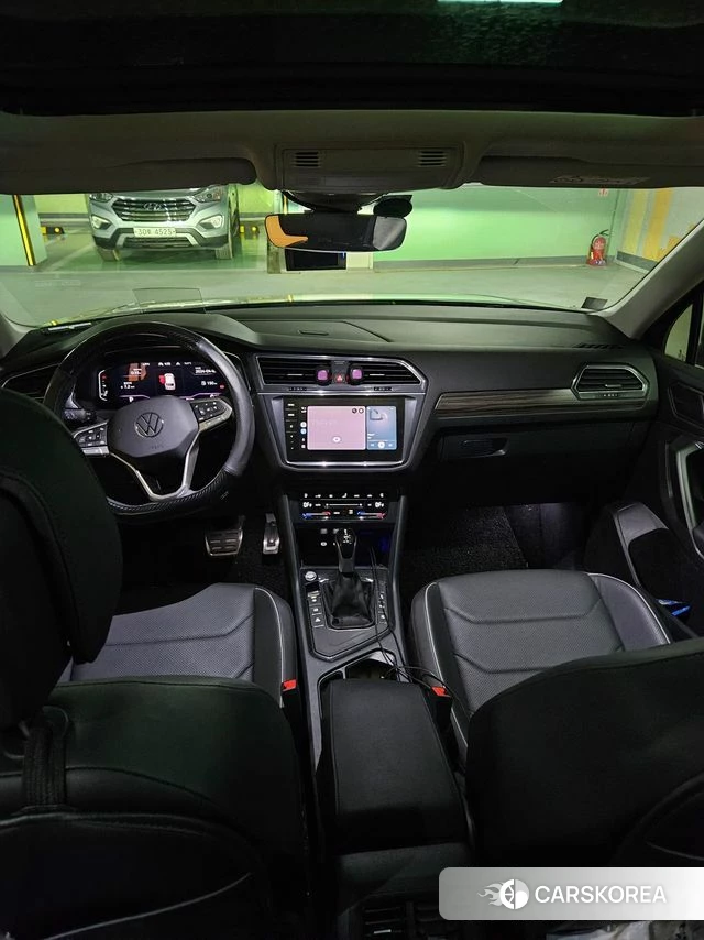 Volkswagen Tiguan Allspace 2023 Черный из Кореи, фото 6