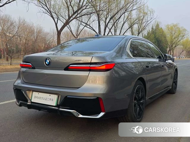BMW i7 2024 Серебристо-серый из Китая, фото 6