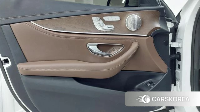 Mercedes-Benz E-Class W213 2022 Белый из Кореи, фото 6