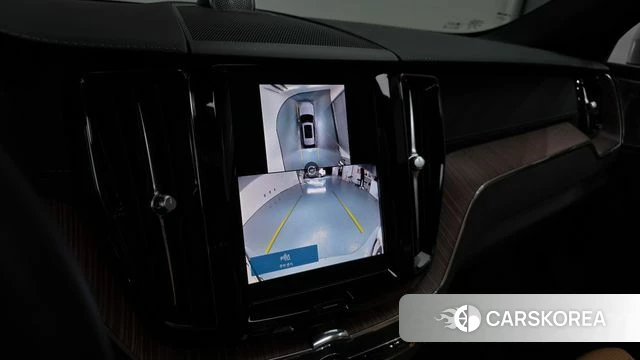 Volvo XC60 second Generation 2024 Светло-серебряный цвет из Кореи, фото 6