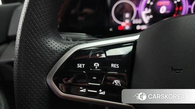 Volkswagen Golf 8th Generation 2024 Черный из Кореи, фото 6