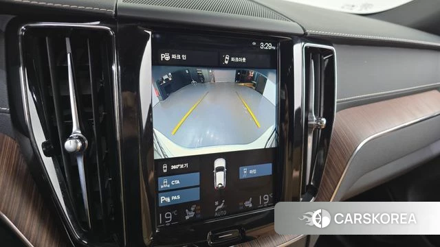 Volvo XC60 second Generation 2021 Белый из Кореи, фото 6