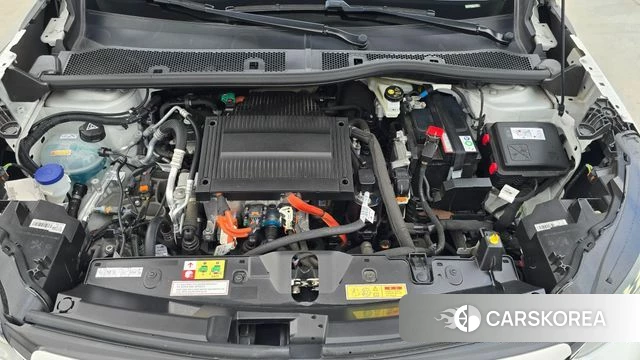Peugeot e-2008 second generation 2023 Белый двухцветный из Кореи, фото 6
