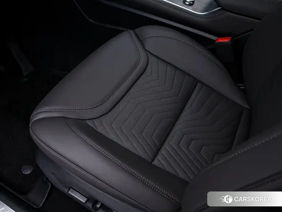 Ford Explorer 2026 Черный из Китая, фото 6