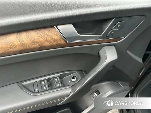 Audi Q5L 2021 Черный из Китая, фото 6