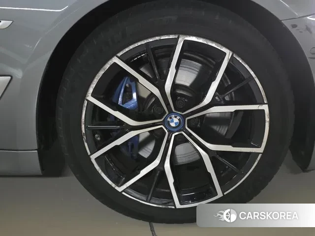 BMW 5 Series (G30) 2023 Серый из Кореи, фото 6