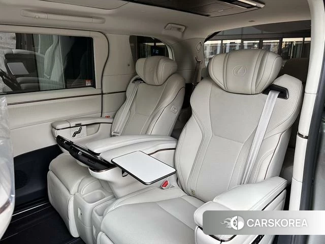 Lexus LM 2023 Серебристо-серый из Китая, фото 6