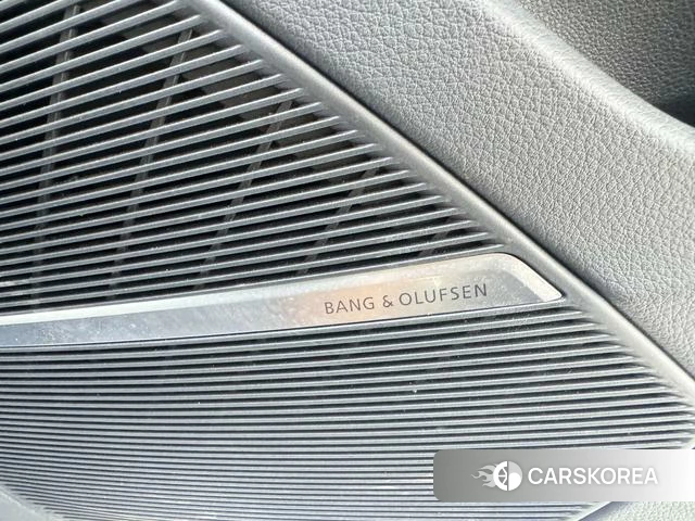 Audi Q8 2023 Черный из Китая, фото 6