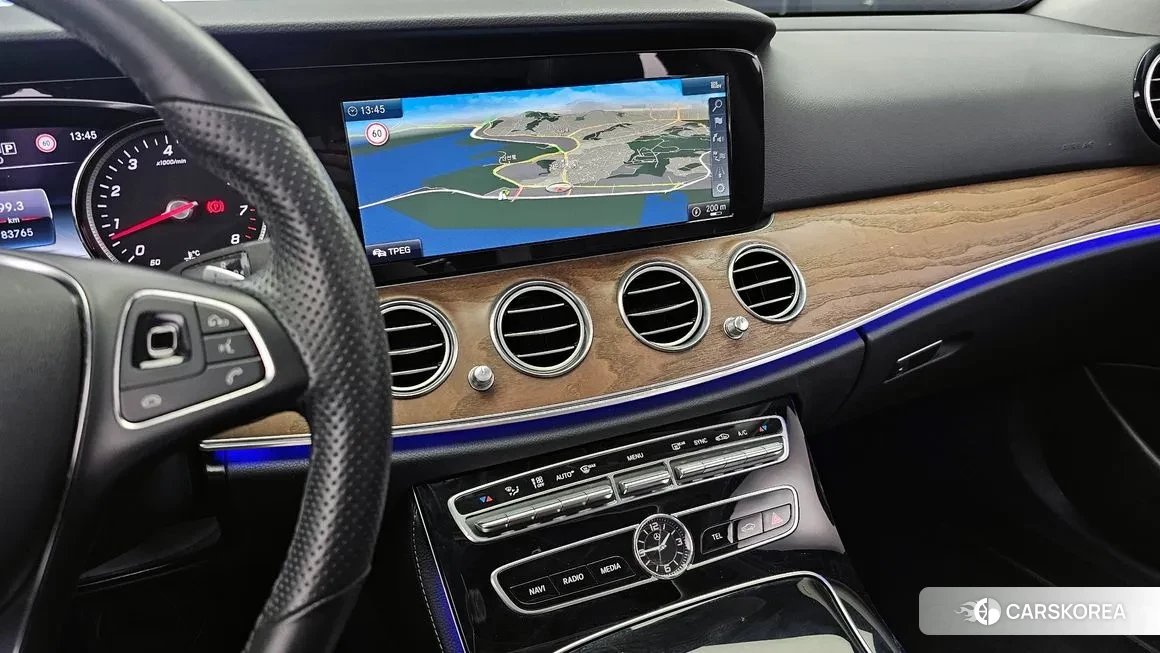 Mercedes-Benz E-Class W213 2018 Серебряный из Кореи, фото 6