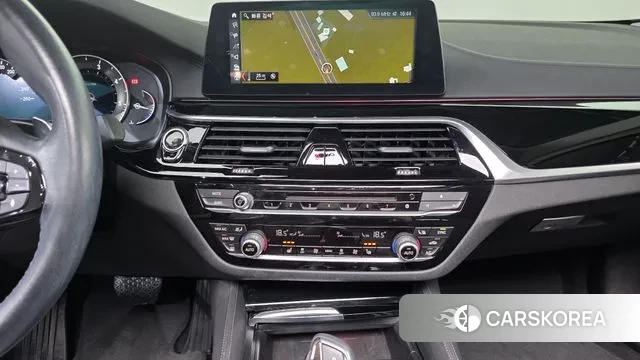 BMW 5 Series (G30) 2018 Белый из Кореи, фото 6