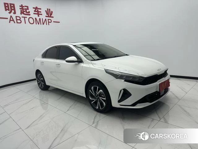 Kia K3 2023 Белый из Китая, фото 6