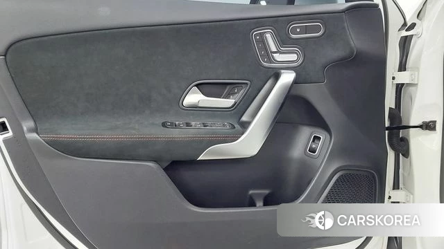 Mercedes-Benz A-Class W177 2023 Белый из Кореи, фото 6