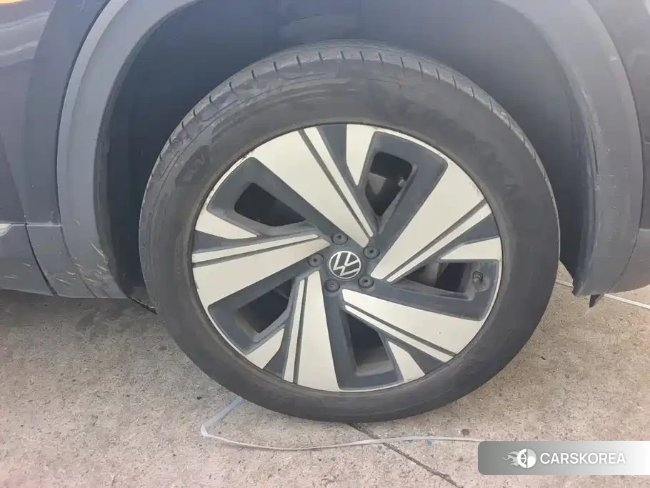 Volkswagen Touareg 2023 Черный из Китая, фото 6