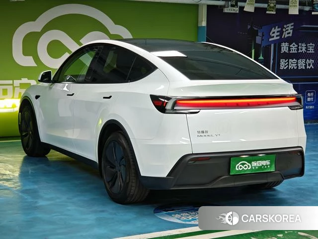 Tesla Model Y 2025 Белый из Китая, фото 6