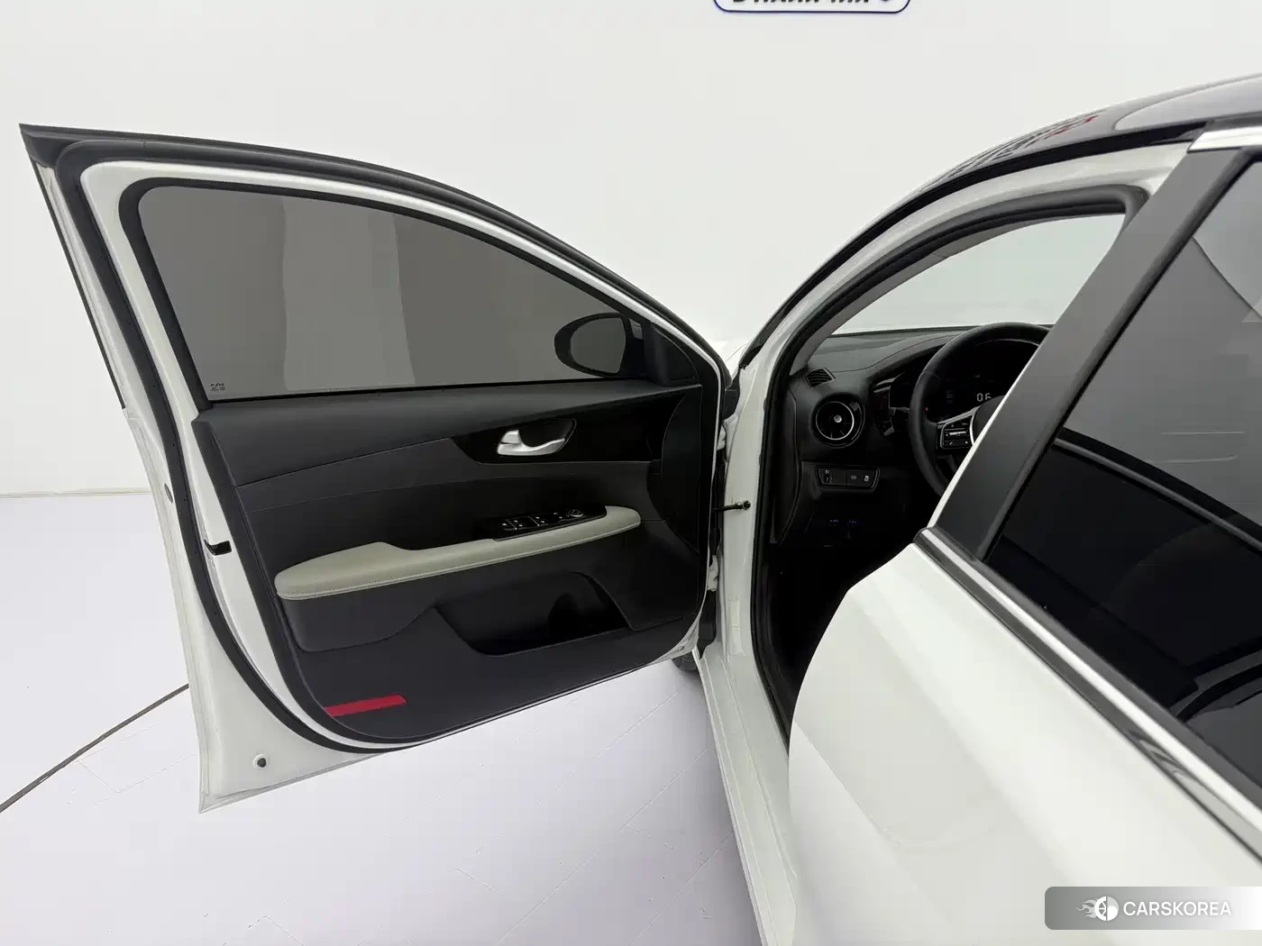 Kia K3 2022 Белый из Китая, фото 6