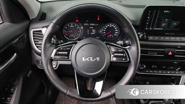 Kia Seltos 2022 Белый из Кореи, фото 6