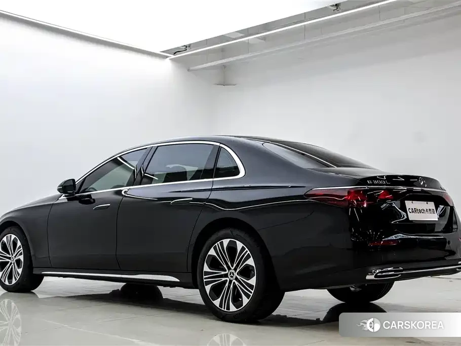 Mercedes-Benz E-Class 2025 Черный из Китая, фото 6