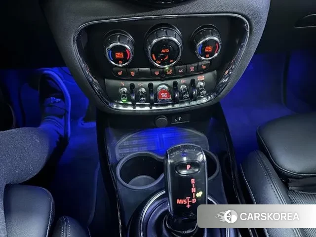 Mini Cooper Clubman 2021 Жемчужный цвет из Кореи, фото 6