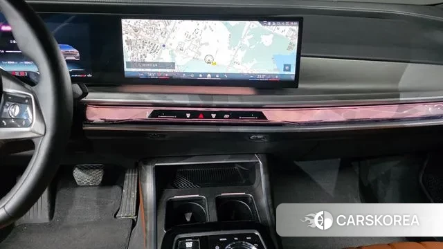 BMW 7 Series (G70) 2023 Серебристо-серый из Кореи, фото 6