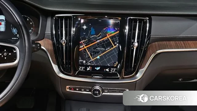 Volvo V60 Cross-Country 2nd Generation 2021 Белый из Кореи, фото 6