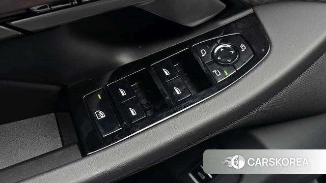 BMW 5 Series (G60) 2026 Светло-серебряный цвет из Кореи, фото 6