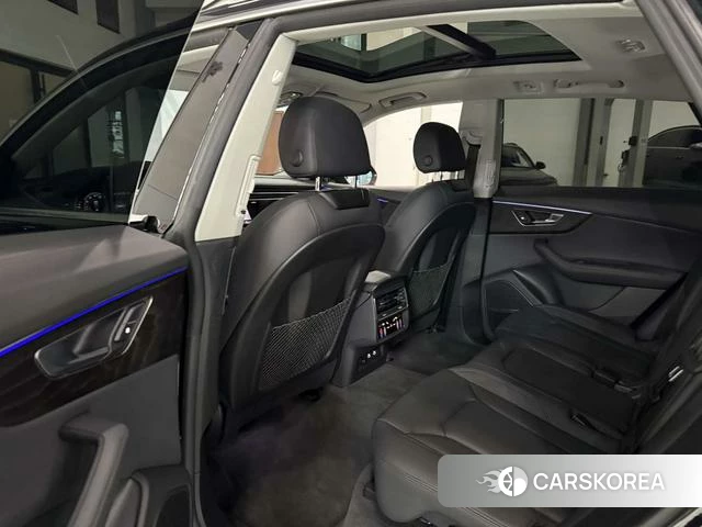 Audi Q8 2023 Черный из Китая, фото 6