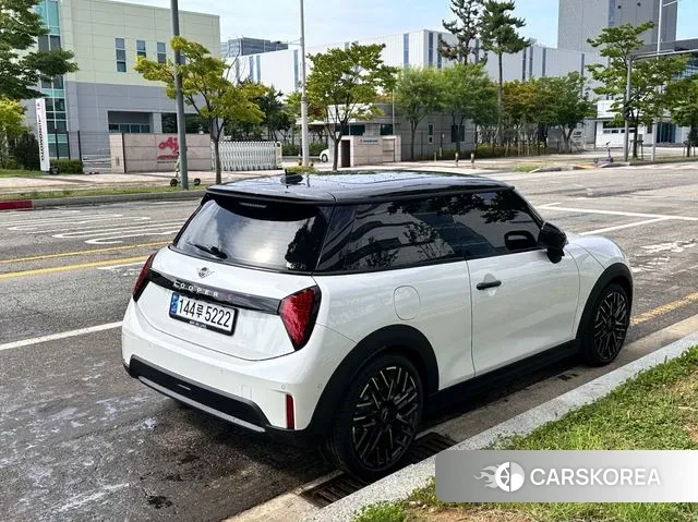 Mini Cooper S 4th Generation 2024 Белый из Кореи, фото 6